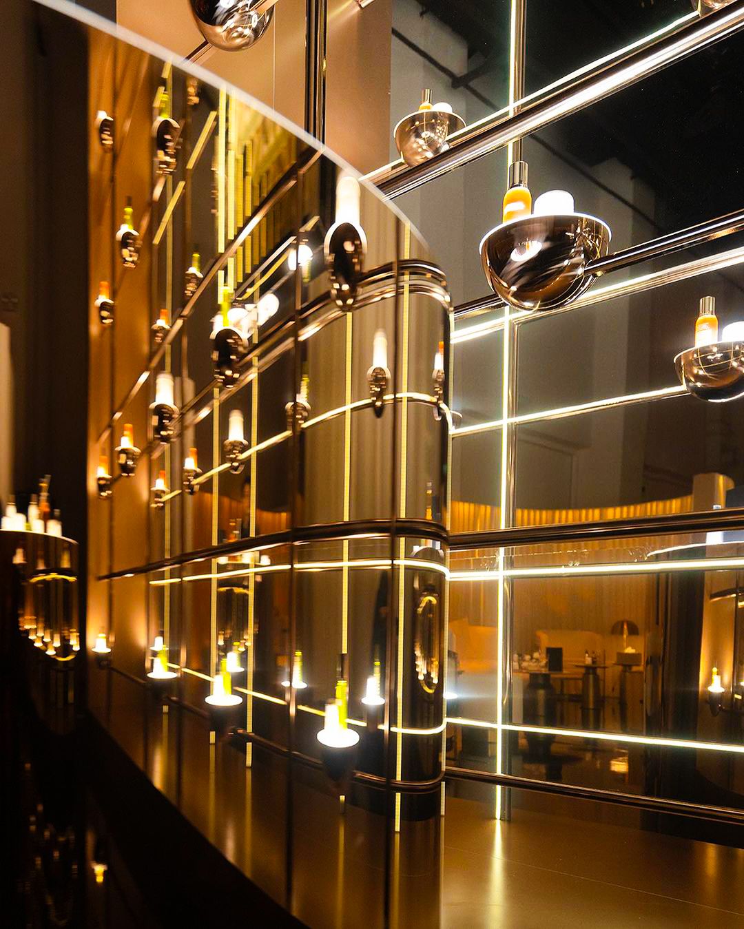 LA MER | Gallery Image