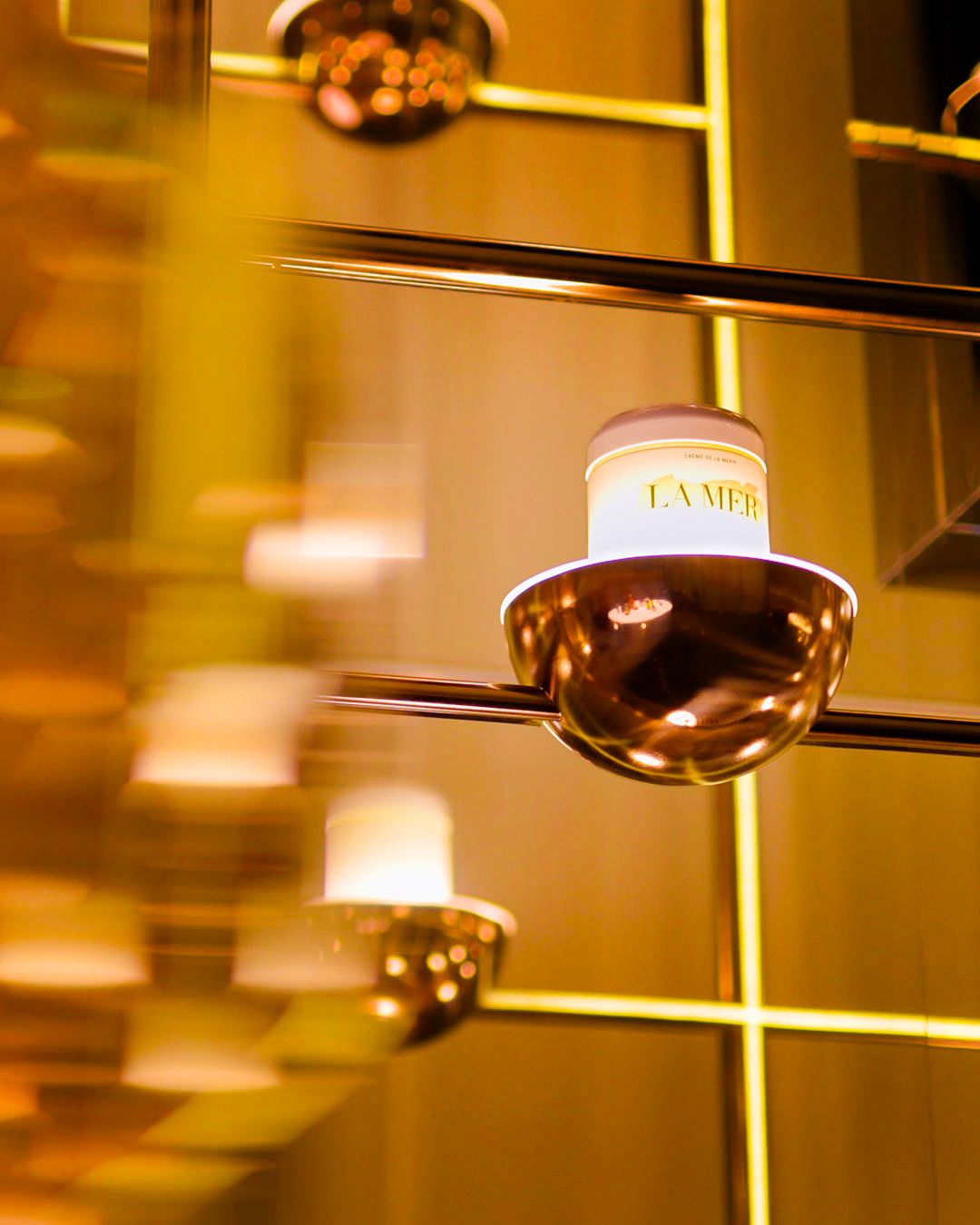 LA MER | Gallery Image