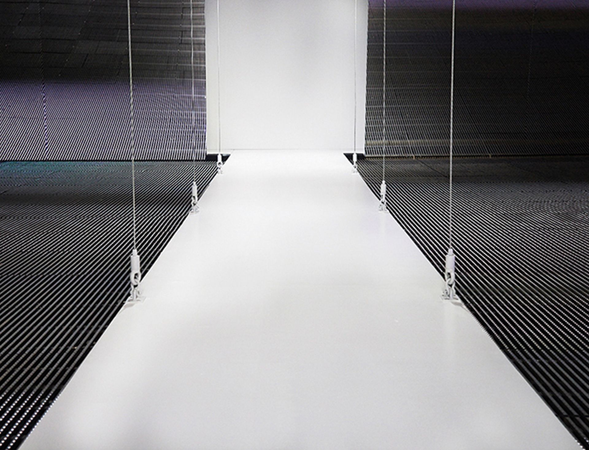 DIOR | Gallery Image