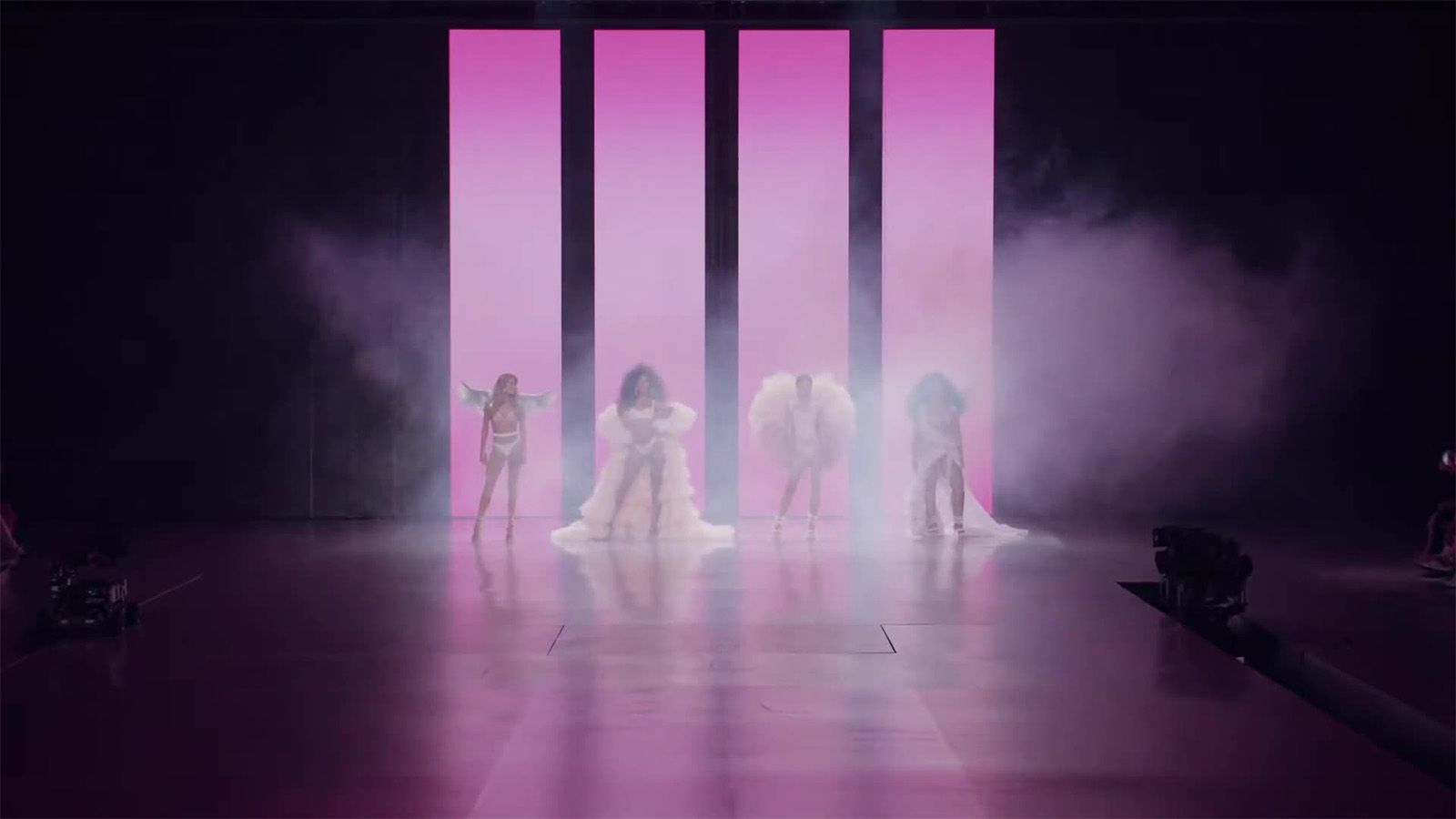 VICTORIA'S SECRET | Gallery Image