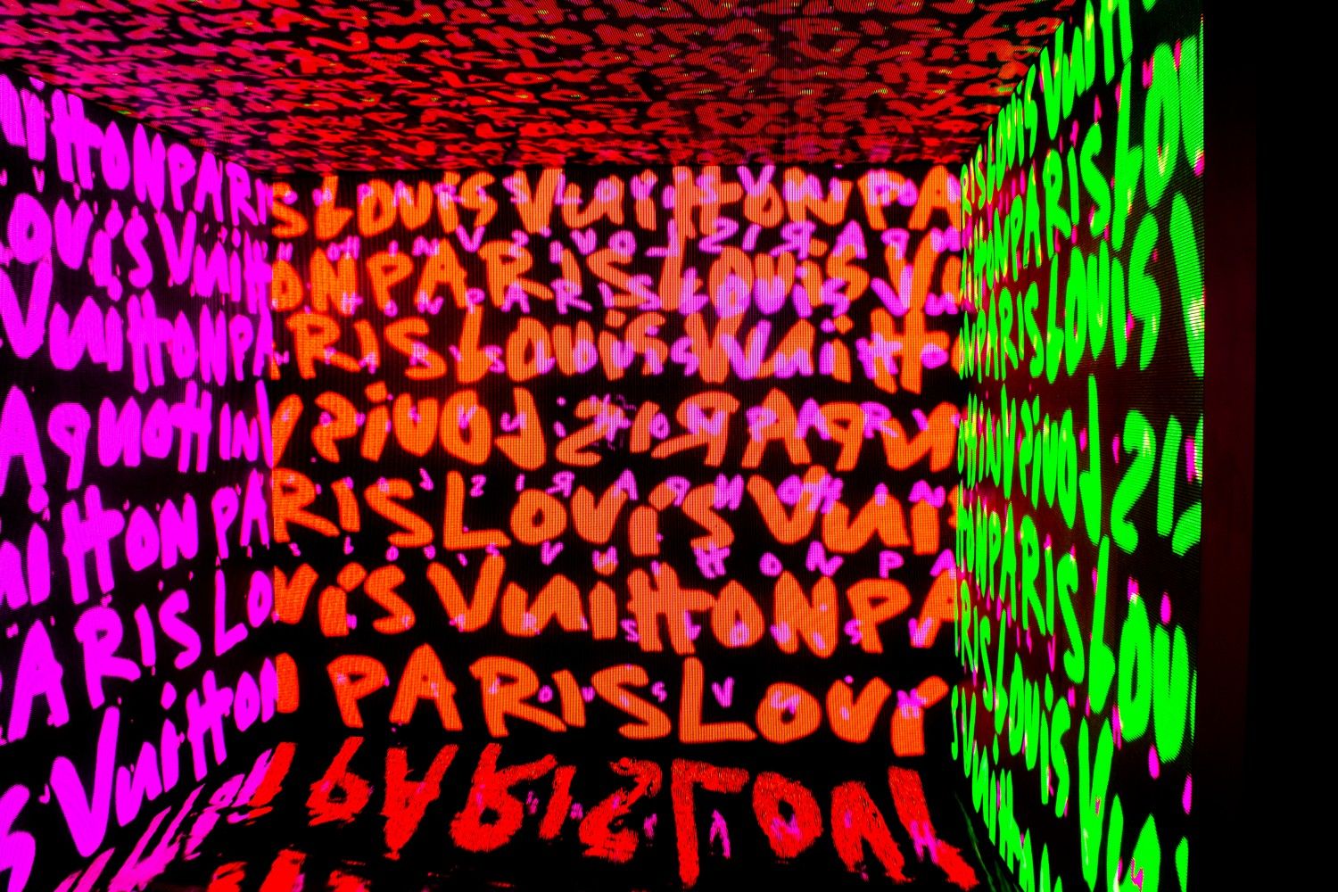 LOUIS VUITTON | Gallery Image